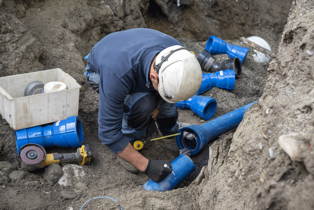 man fixing big water pipe water line repair prescott az prescott valley az